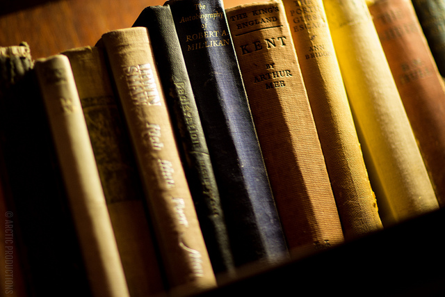 Books! by Jason Parrish, released on Flickr under the Creative Commons Attribution License (https://creativecommons.org/licenses/by/2.0/), found via Wylio publishing-public-domain-books